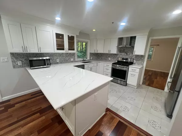 Bedford, MA 01730,45 Winterberry Way