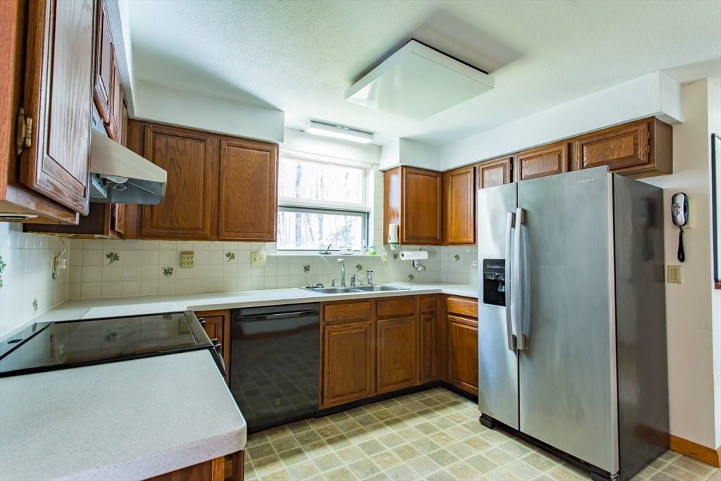 Ware, MA 01082,22 Berkshire Cir