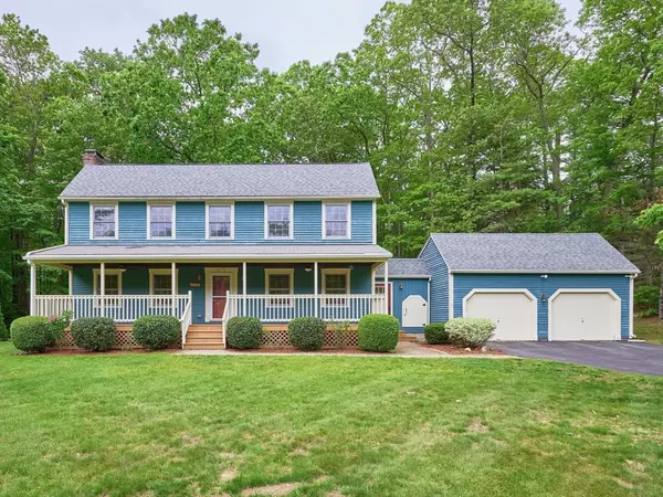 127 Paradise Ln, Sturbridge, MA 01518