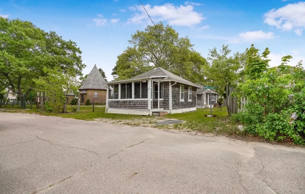 Wareham, MA 02558,7 Crescent Pl