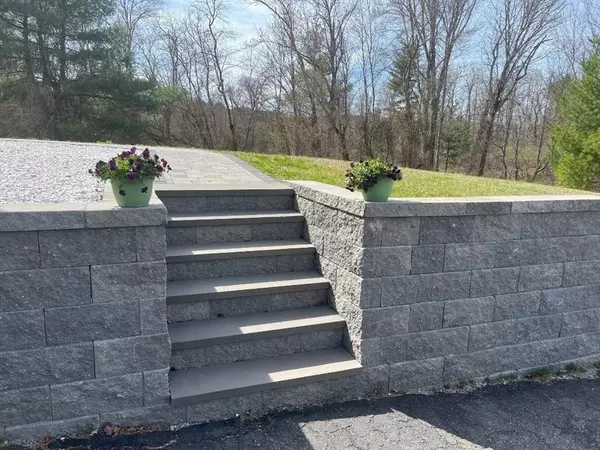 Brimfield, MA 01010,12 Paige Hill Road
