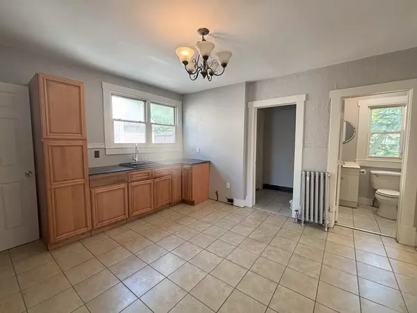 Springfield, MA 01108,723 White St