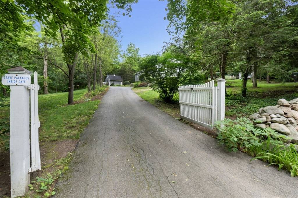 Wenham, MA 01984,17 Topsfield Rd