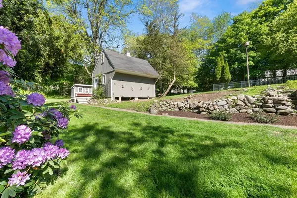 Wenham, MA 01984,17 Topsfield Rd
