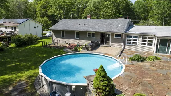 Greenfield, MA 01301,142 Oakland St