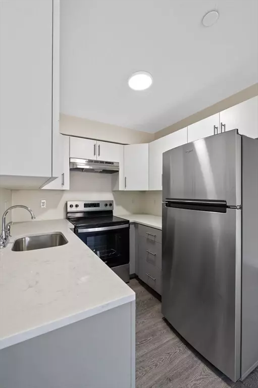 Lynn, MA 01902,472 Essex Street #402