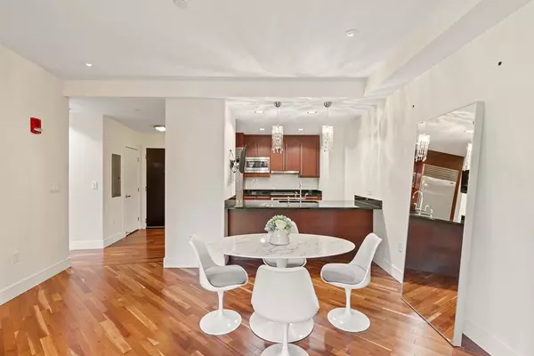 Boston, MA 02467,2400 Beacon St #406