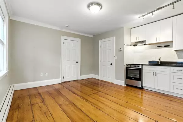 Salem, MA 01970,17 Beckford St #4
