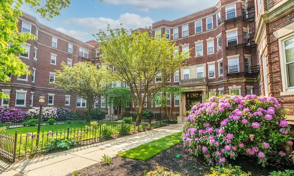 106 Queensberry St #10, Boston, MA 02215