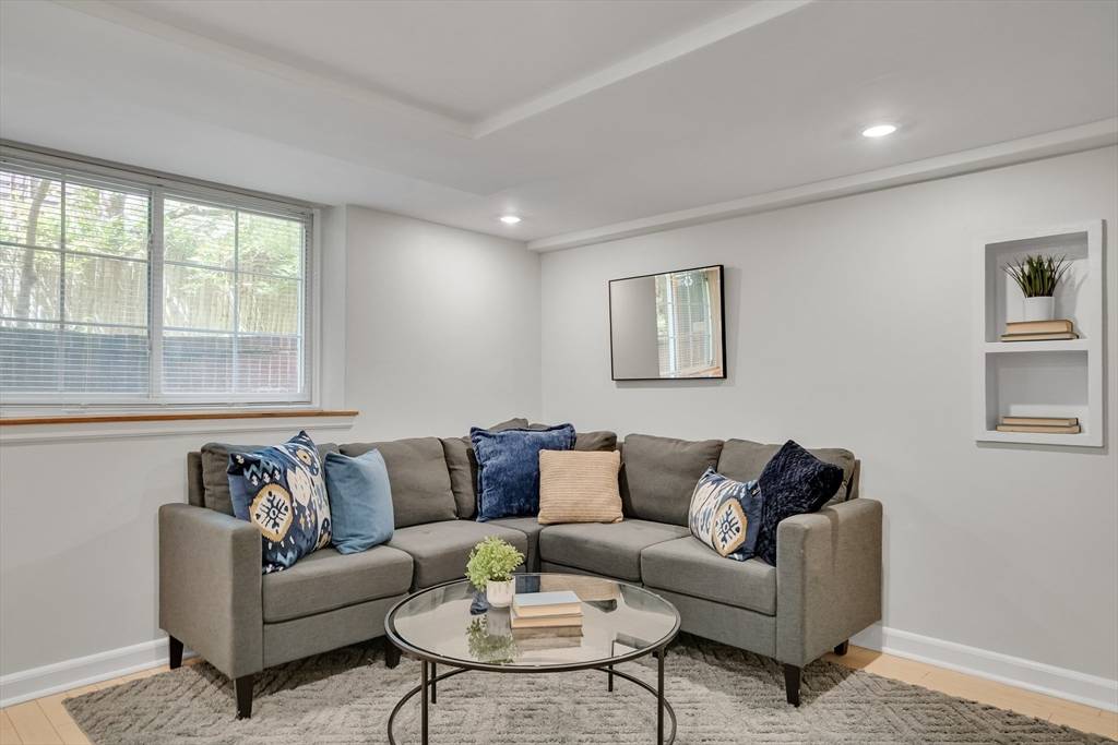 Cambridge, MA 02139,10 Shepard St #2