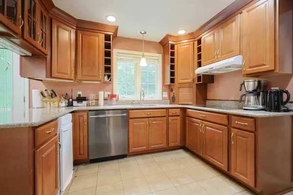 Ashland, MA 01721,11 Dianne Ln