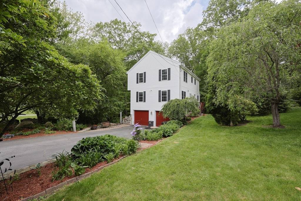 11 Dianne Ln, Ashland, MA 01721