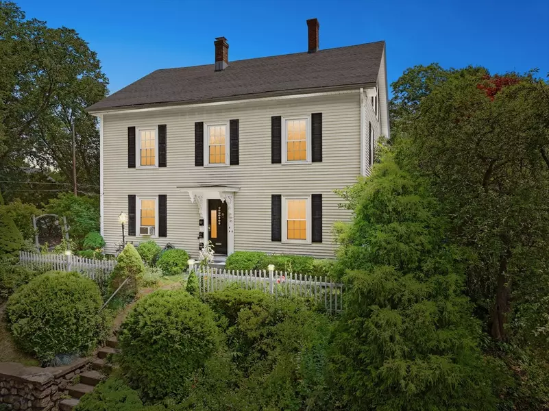 85 Everett St, Southbridge, MA 01550