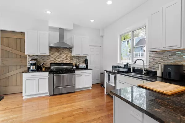 Dedham, MA 02026,201 Adams St