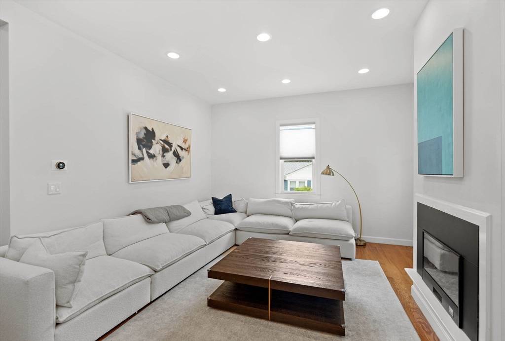 Dedham, MA 02026,201 Adams St