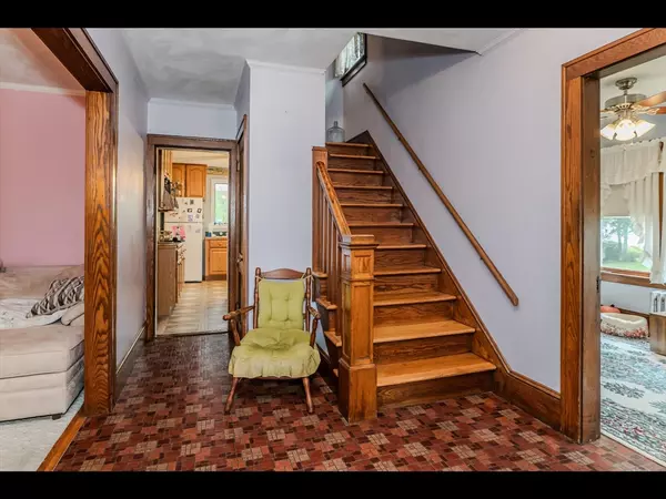 East Longmeadow, MA 01028,17 Elizabeth St
