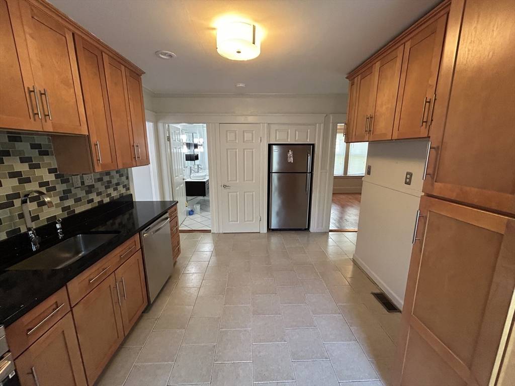 Worcester, MA 01602,16 Flagg St #1