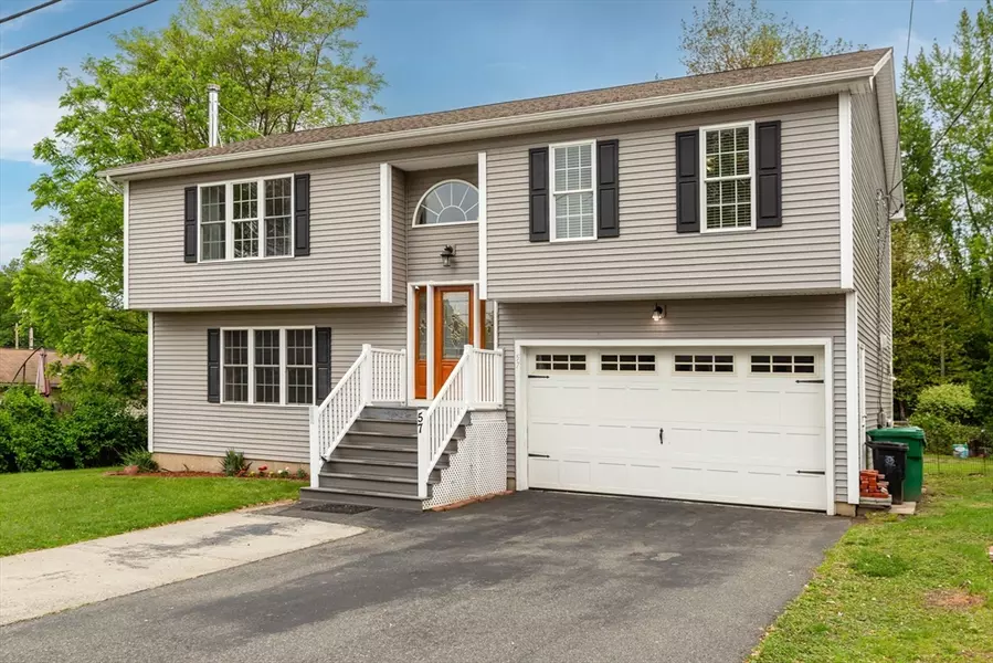 57 Larchmont St, Chicopee, MA 01013