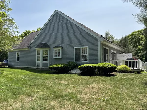Mashpee, MA 02649,10 Mayfair Ct #10