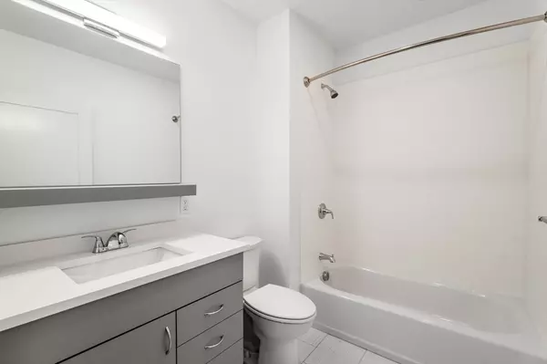 Brookline, MA 02446,40 Centre St #402