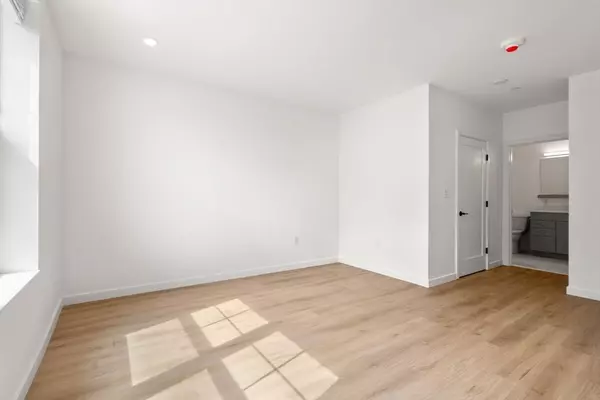Brookline, MA 02446,40 Centre St #401