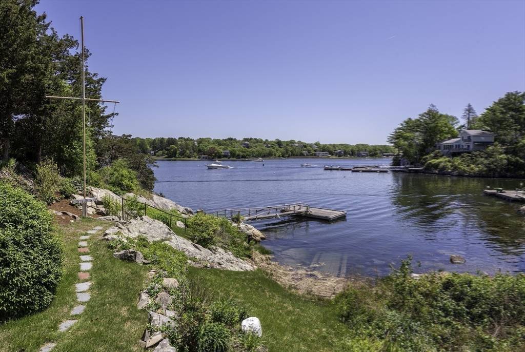 Gloucester, MA 01930,7 Cove Way