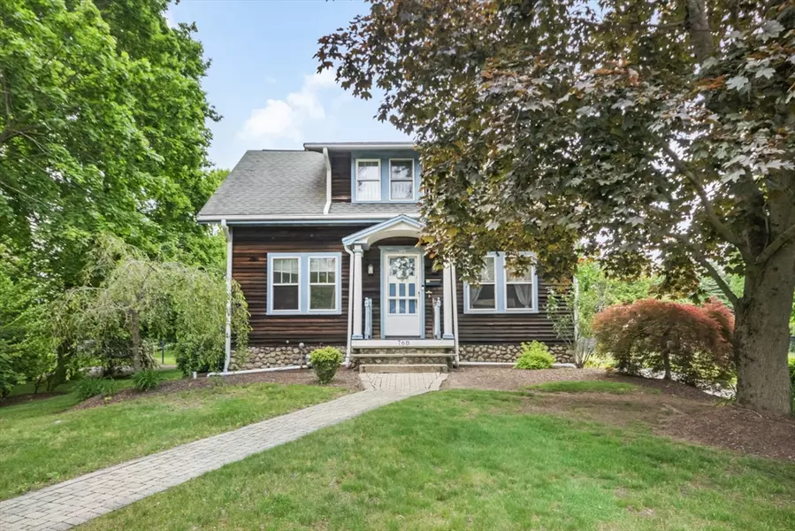 768 Plymouth St, Abington, MA 02351