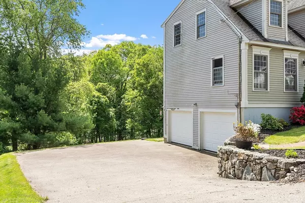 Amesbury, MA 01913,89 Cedar Street