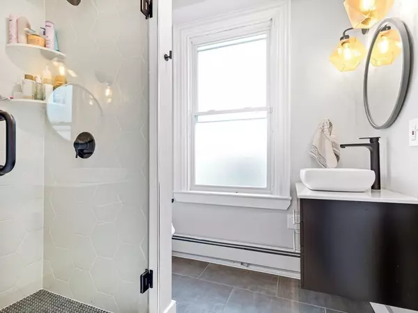Somerville, MA 02143,30 Putnam St #2