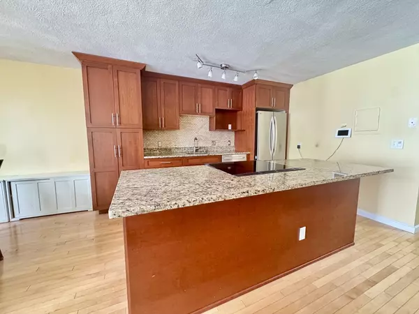 Newton, MA 02460,935 Washington St #11