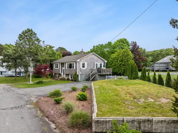 Bourne, MA 02532,8 Stackpole Cir