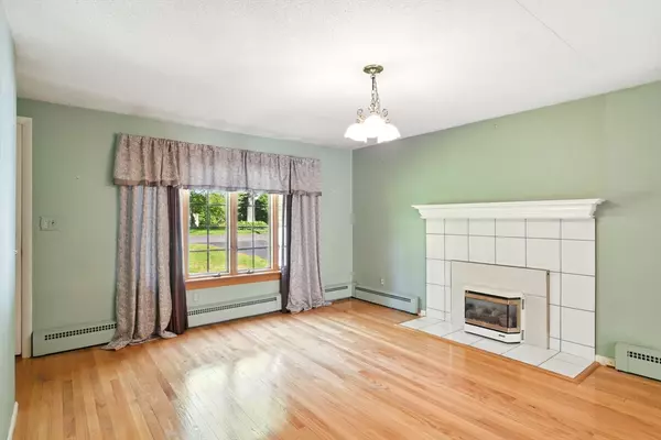 Westfield, MA 01085,11 Joseph Ave