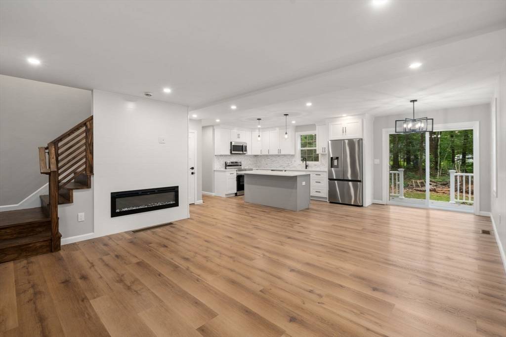 Charlton, MA 01507,75 Hiland