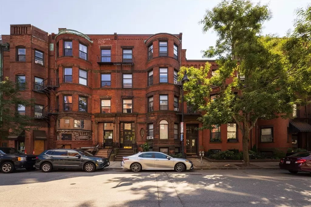 Boston, MA 02215,499 Beacon Street