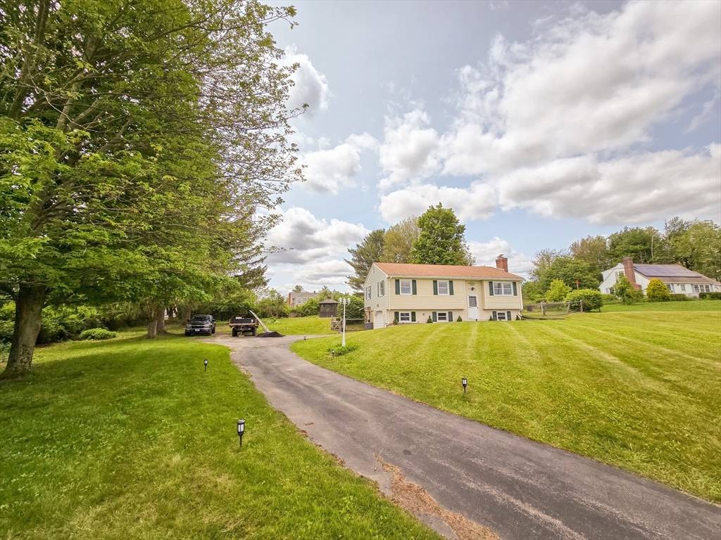 Dudley, MA 01571,264 Dresser Hill Rd
