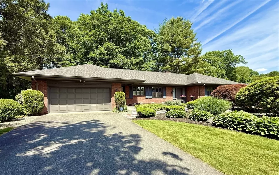 104 Wheel Meadow Dr, Longmeadow, MA 01106