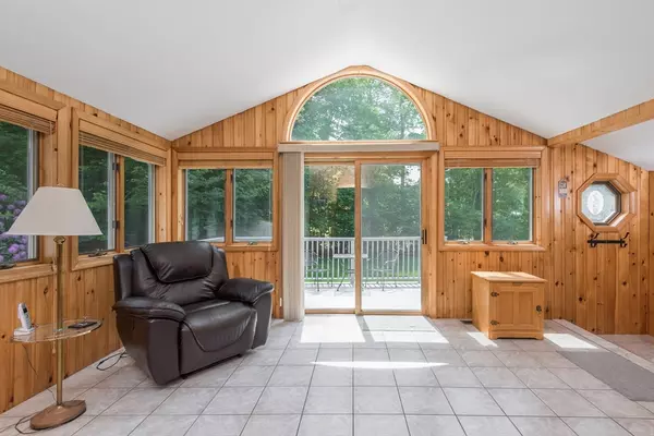 Hanson, MA 02341,221 Andrew Ln