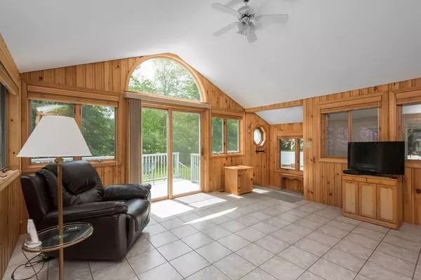 Hanson, MA 02341,221 Andrew Ln