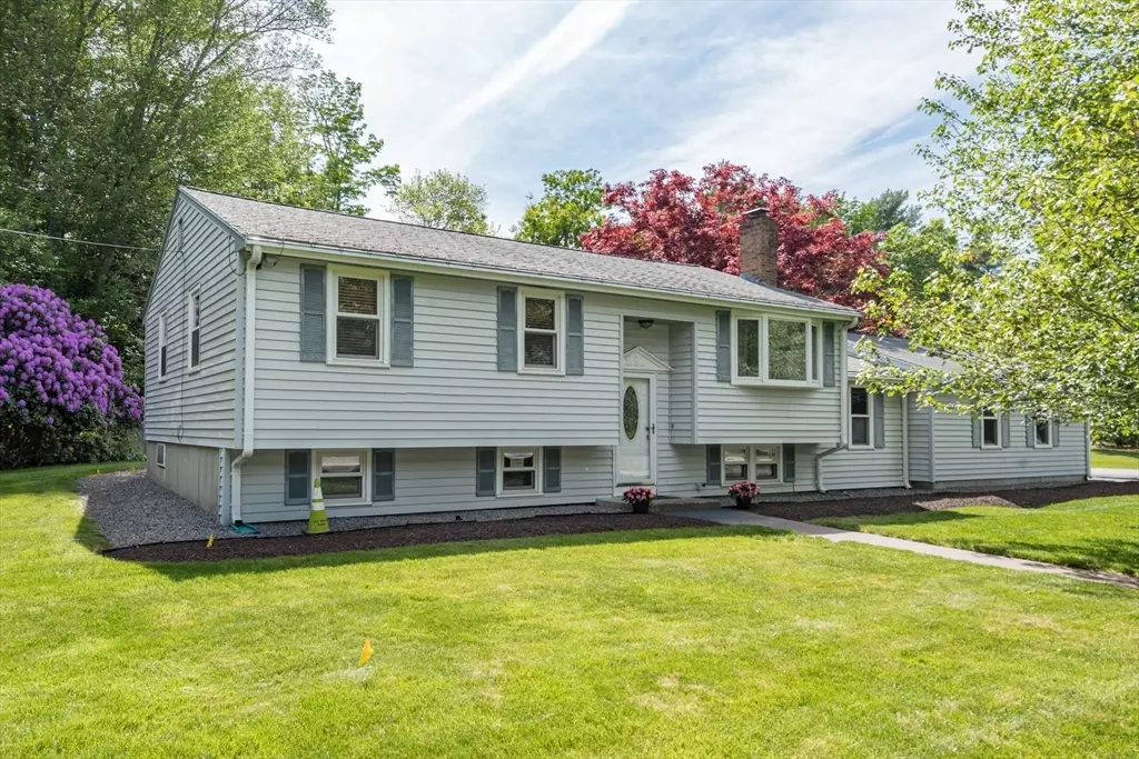 Hanson, MA 02341,221 Andrew Ln