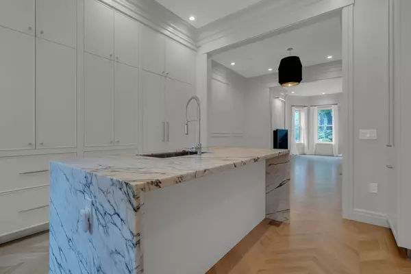 Boston, MA 02115,352 Marlborough St