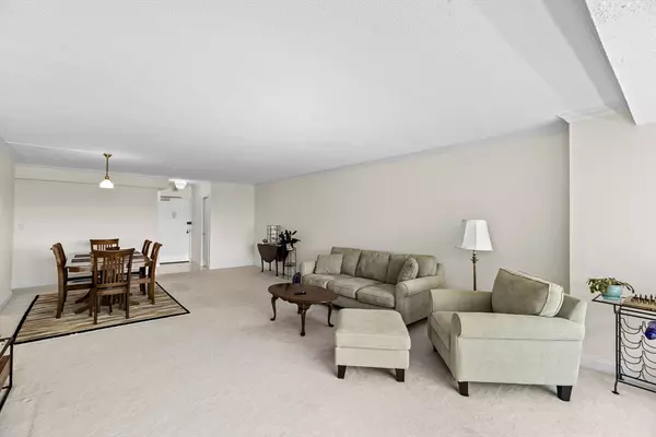 Boston, MA 02114,9 Hawthorne Pl #14N