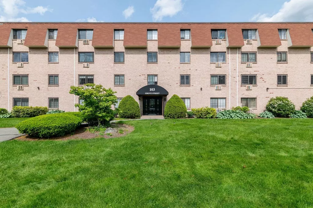 Rockland, MA 02370,103 Grove St #330