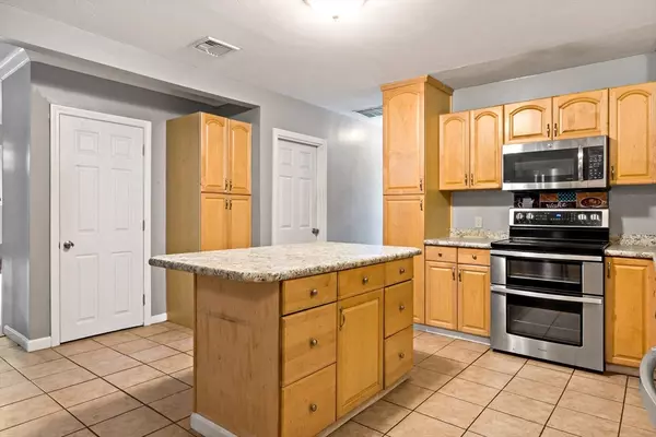 Taunton, MA 02718,22 Pat-Ree Dr