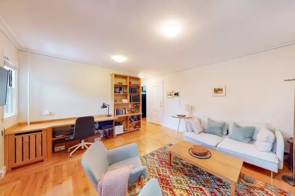 Cambridge, MA 02138,34 Ash St #204