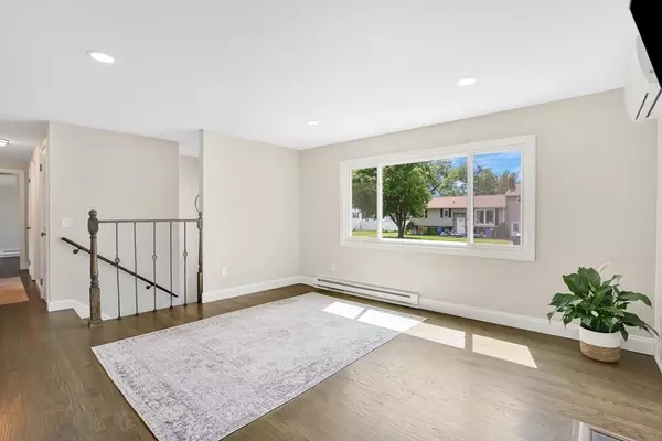 Agawam, MA 01001,216 Pineview Circle