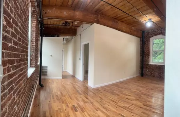 85 Harding St #3A, Worcester, MA 01604