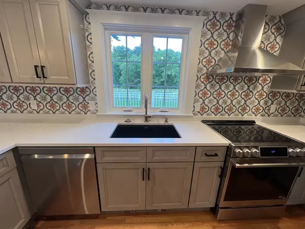 Bedford, MA 01730,243 Dudley Rd