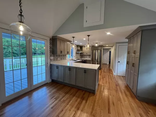 Bedford, MA 01730,243 Dudley Rd