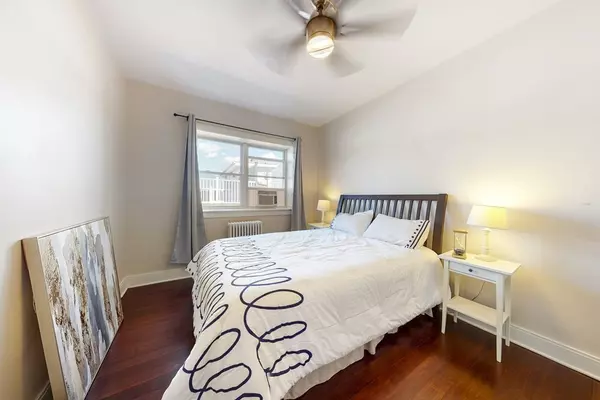 Brookline, MA 02445,1834 Beacon St #16