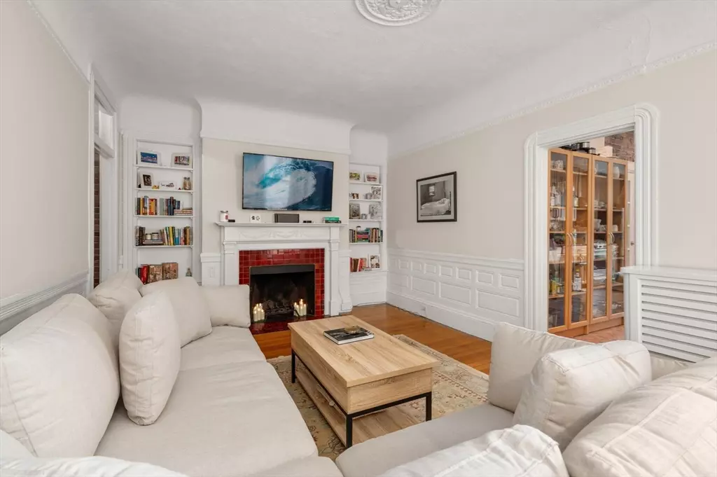 Boston, MA 02111,293-295 Commonwealth Ave #3C